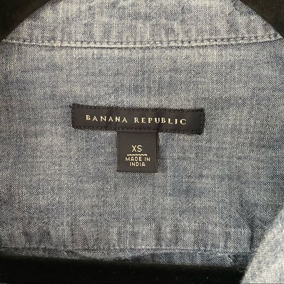 EUC, Banana Republic denim shirt, Size XS - Picture 4 of 4
